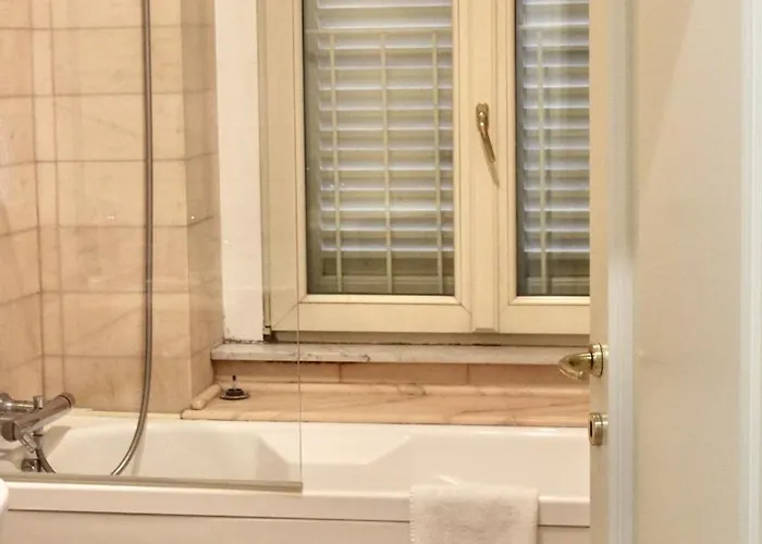 House Trevi Fountain Apartment *